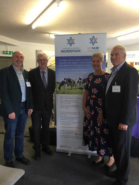First Minister, Mark Drakeford AM, Chief Veterinary Officer for Wales, Professor Christianne Glossop, and VetHub1 SRO Professor Chris Thomas
